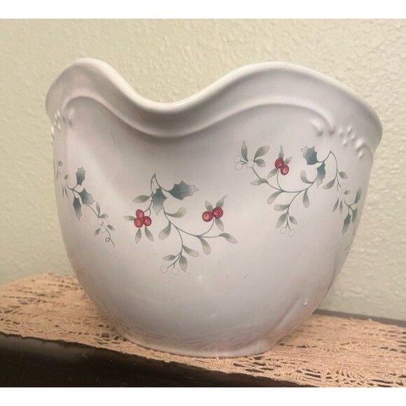 Pfaltzgraff Winterberry Stoneware Oversized Batter Bowl - Picture 4 of 7